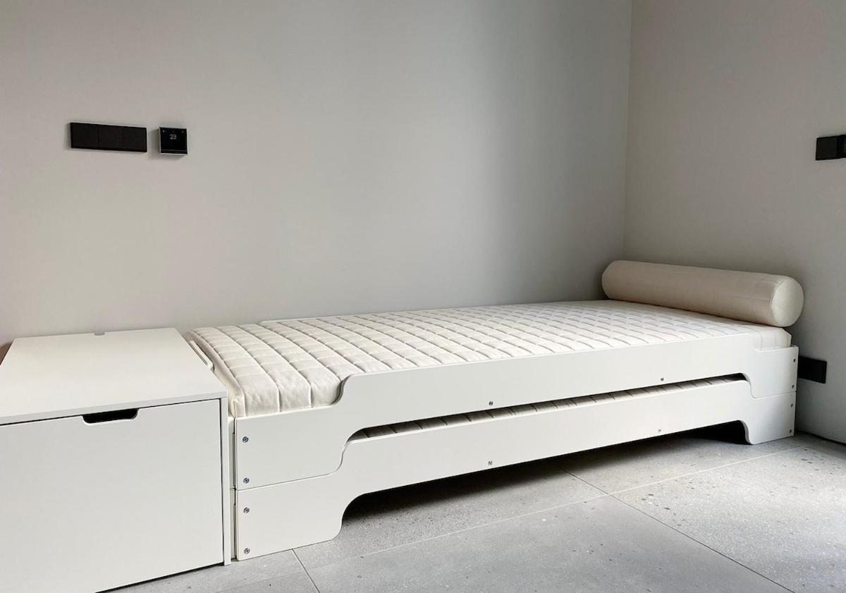 With A Bathroom And Private Entrance Door Appartement *
