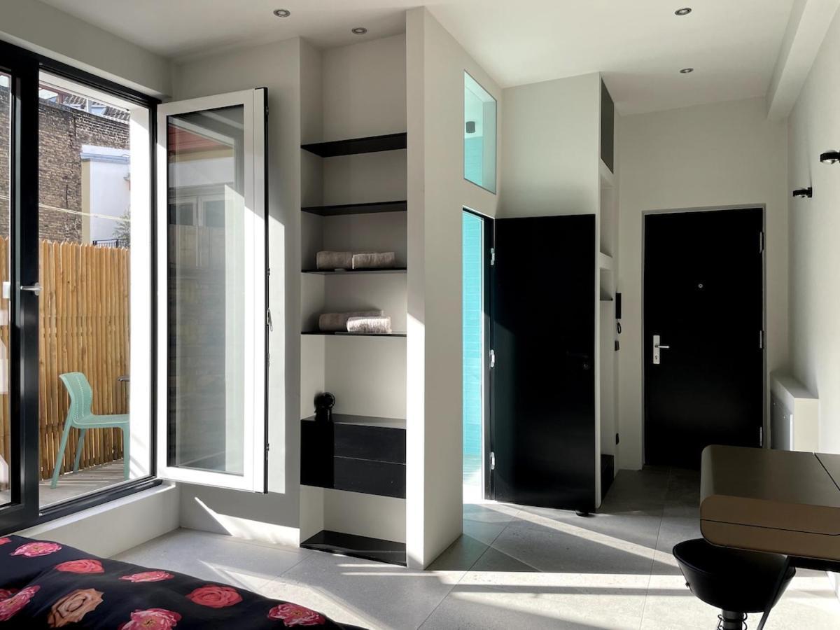 With A Bathroom And Private Entrance Door Appartement Berlijn
