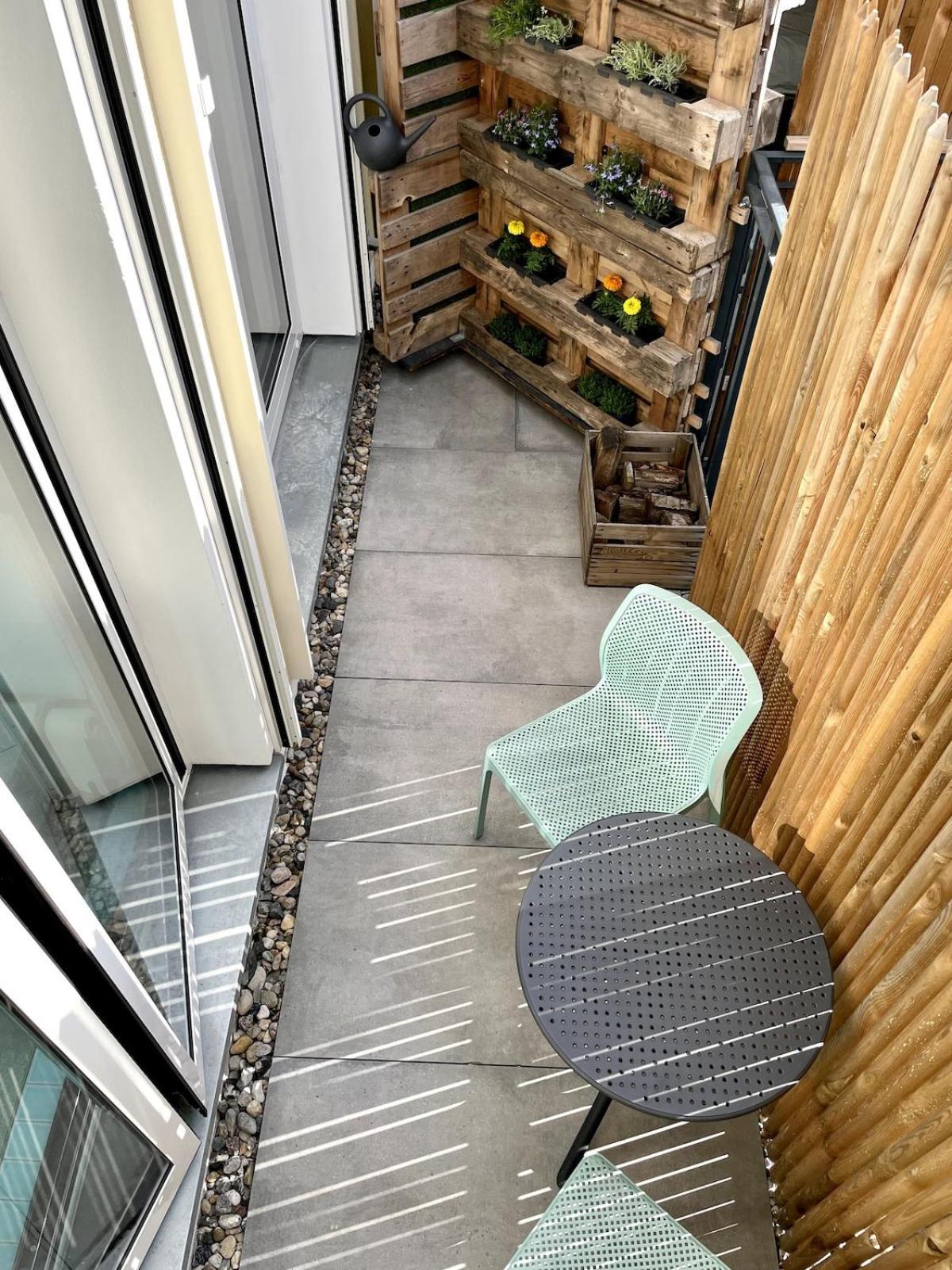 With A Bathroom And Private Entrance Door Appartement