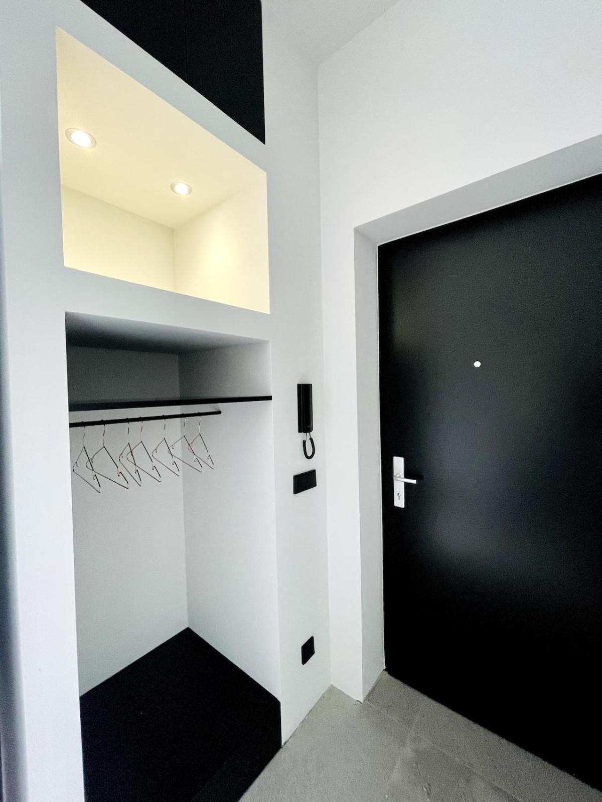 Appartement With A Bathroom And Private Entrance Door