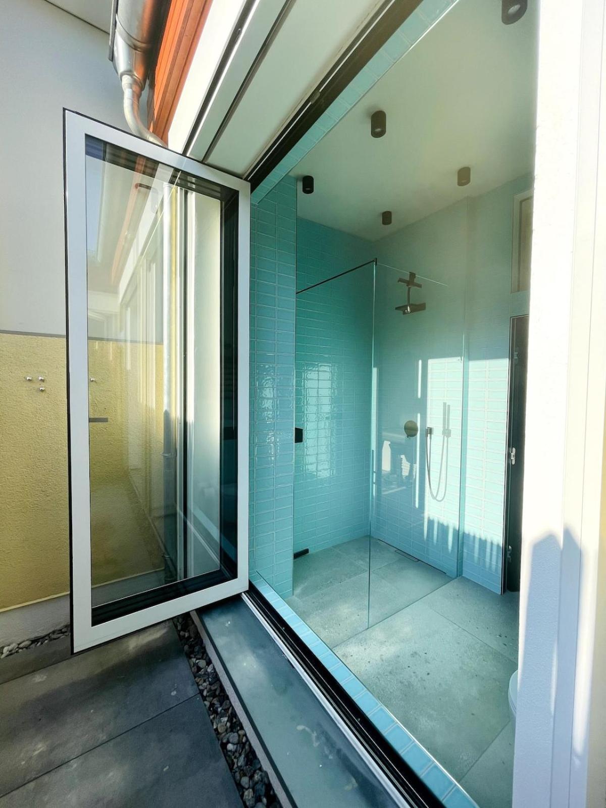 Appartement With A Bathroom And Private Entrance Door *