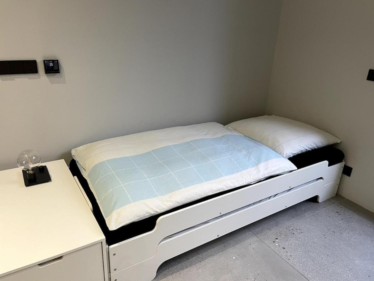 With A Bathroom And Private Entrance Door Appartement *